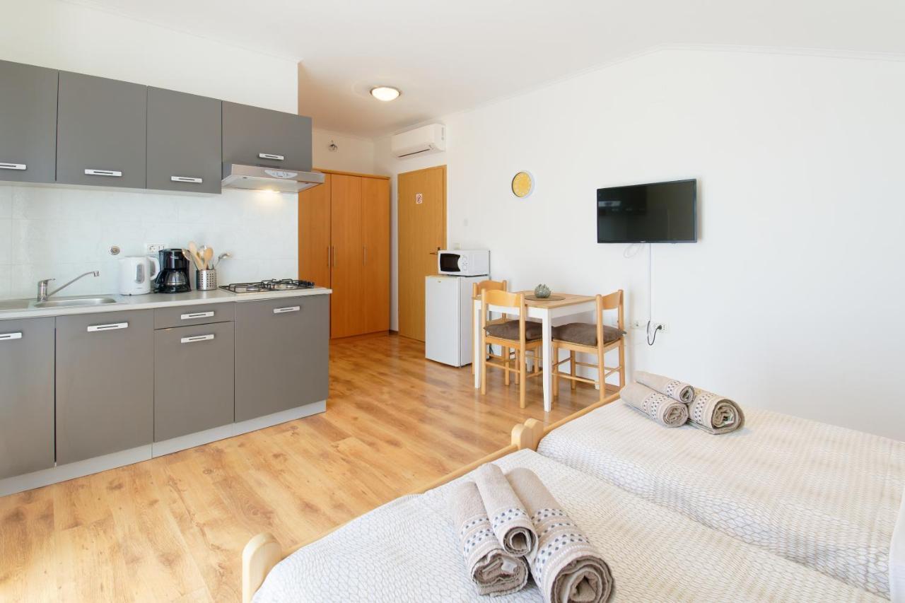 Apartments Belvedere By Rent Istria Plovanija Exteriör bild